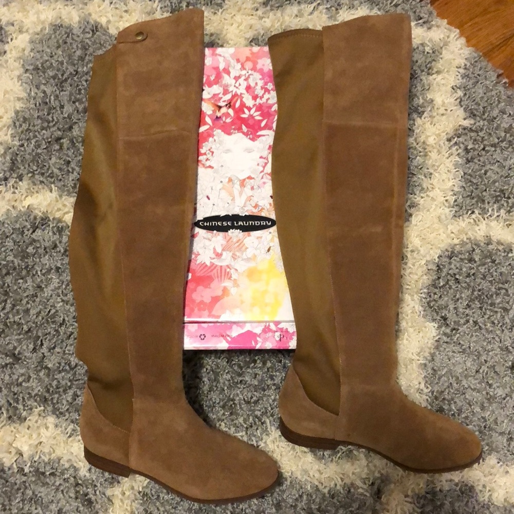 Chinese Laundry— Robin split Suede caramel boots
